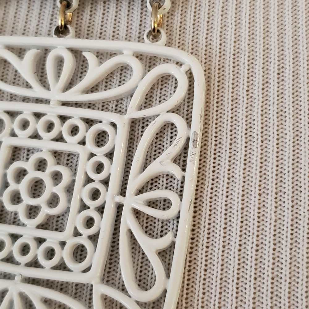 Vintage 1970s Crown TRIFARI White Enamel Floral/Scroll Pendant & Chain - Picture 3 of 12